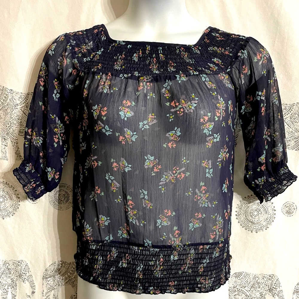 Women’s XS Romy sheer navy blue blouse with floral print excellent condition